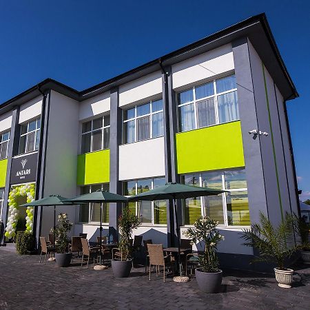Antari Hotel Слатина Екстериор снимка