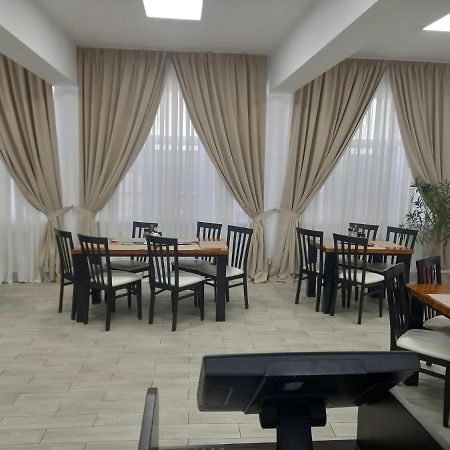 Antari Hotel Слатина Екстериор снимка