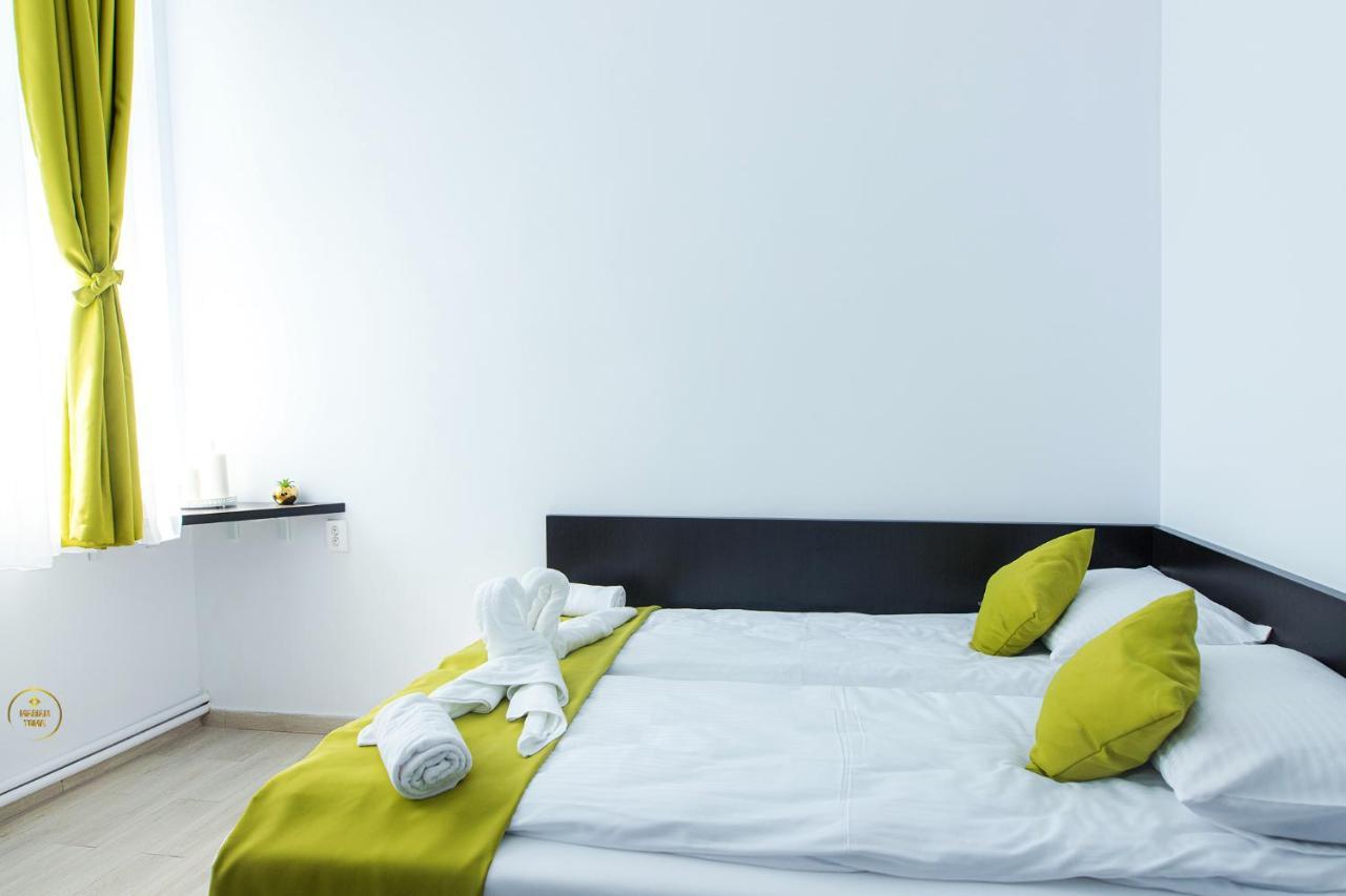 Antari Hotel Слатина Екстериор снимка