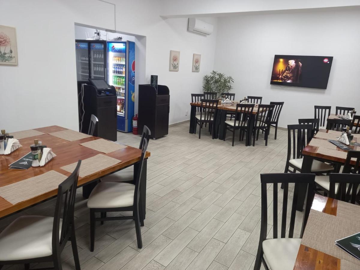 Antari Hotel Слатина Екстериор снимка