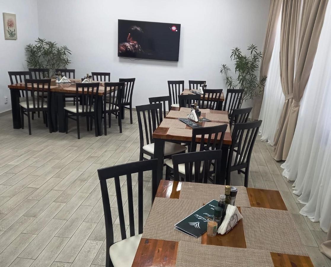 Antari Hotel Слатина Екстериор снимка
